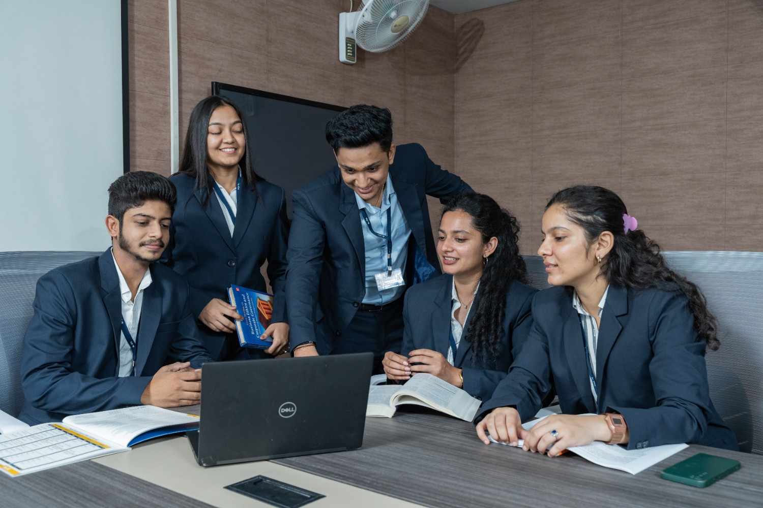 Who should apply for PGDM with AI and dual Specialization